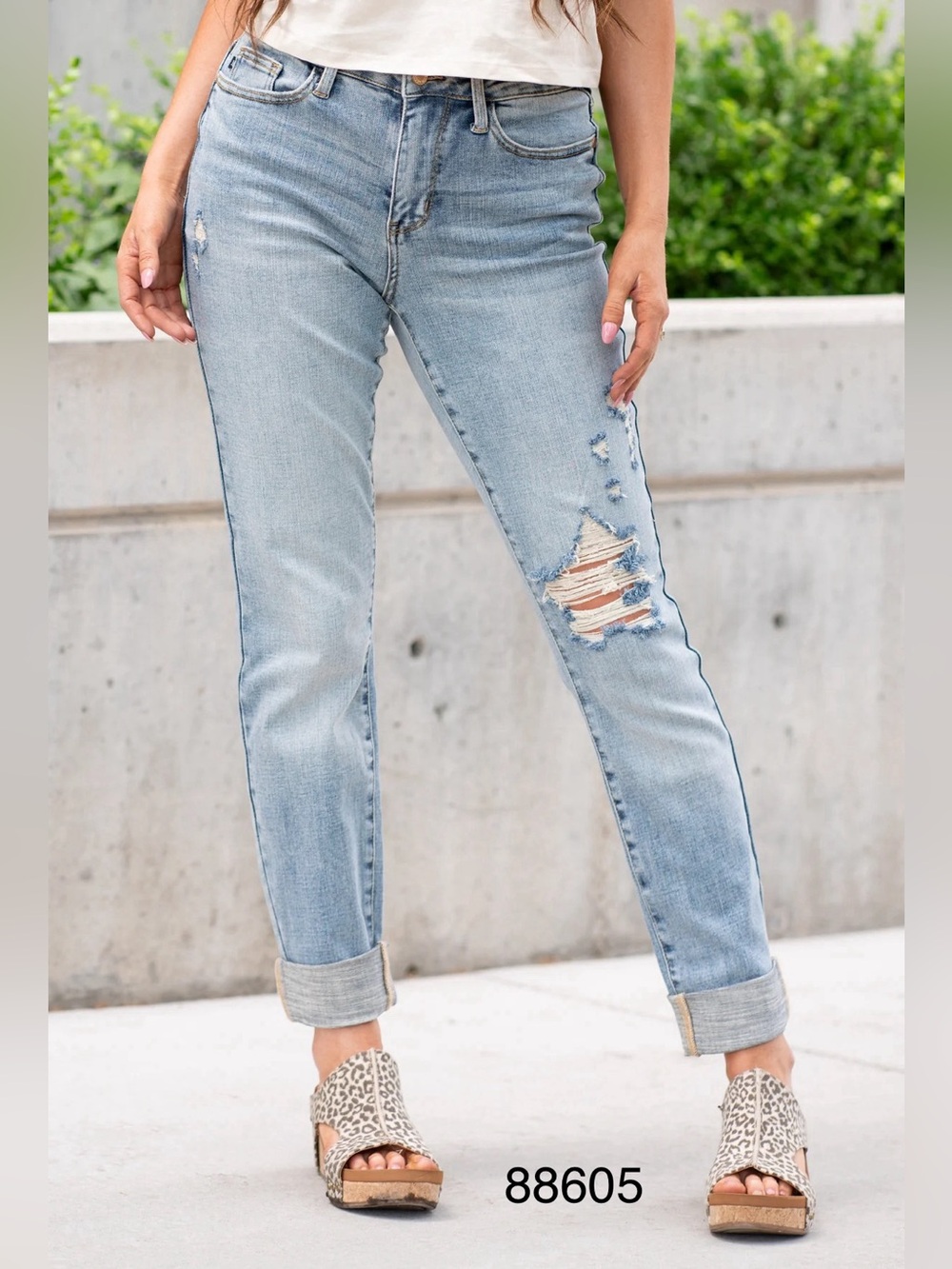 Judy Blue Light Wash Distressed Boyfriend Jeans